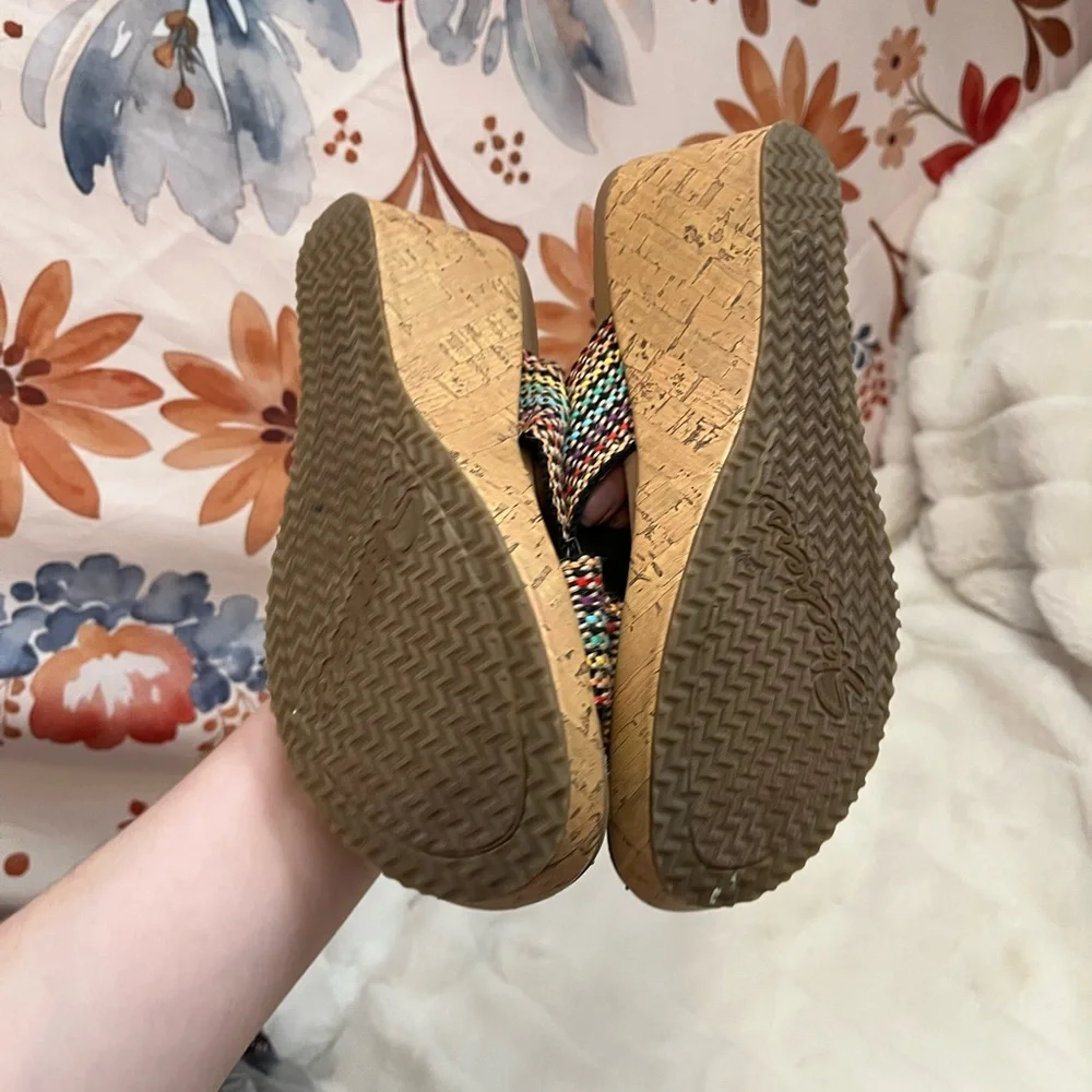 Skechers Women’s 8 Cali Colorful Rainbow Woven Strap Wedge Slide Sandals Beach